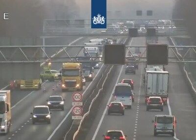 Vrachtwagen met pech blokkeert rijstrook A67 bij Geldrop: lange file richting Eindhoven