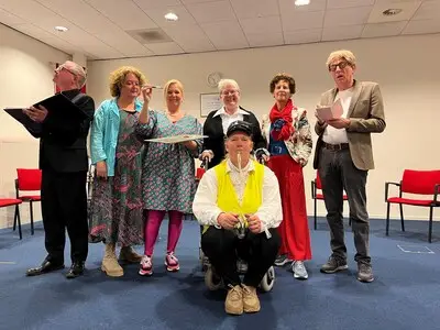Lachen geblazen in dorpshuis 't Perron: Heezer Komedie speelt 'De gevulde Snoeshaan’