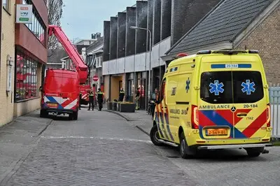 Verwarde man met hoogwerker van dak gehaald in Tilburg, omgeving korte tijd afgezet