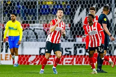 LIVE | Oppermachtig PSV jaagt op tweede treffer na uitstekende openingsfase
