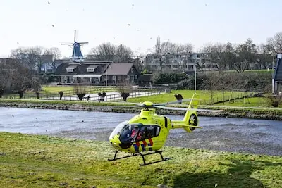 Traumaheli ingezet na botsing tussen auto en quad op Oostkanaalweg in Aarlanderveen