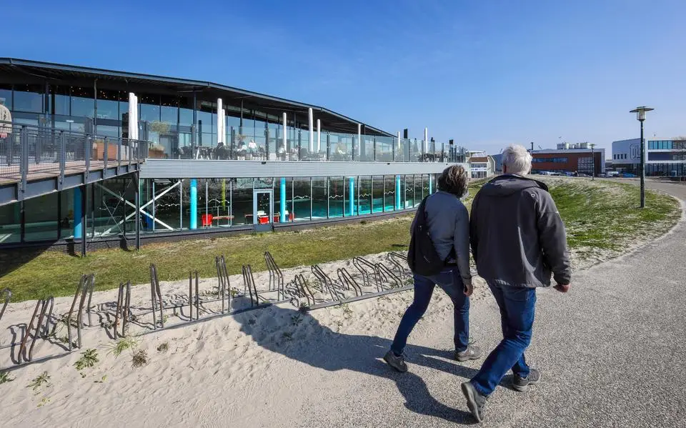 Hoe moet het verder met het zwembad in Lemmer? Petitie moet de druk op heropening opvoeren: ‘Situatie is onzeker’
