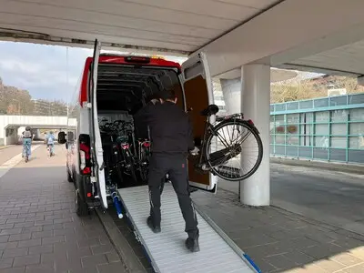 Eerst opruimen, dan uitbreiden: gemeente ruimt 200 weesfietsen op voor komst nieuwe megastalling bij station