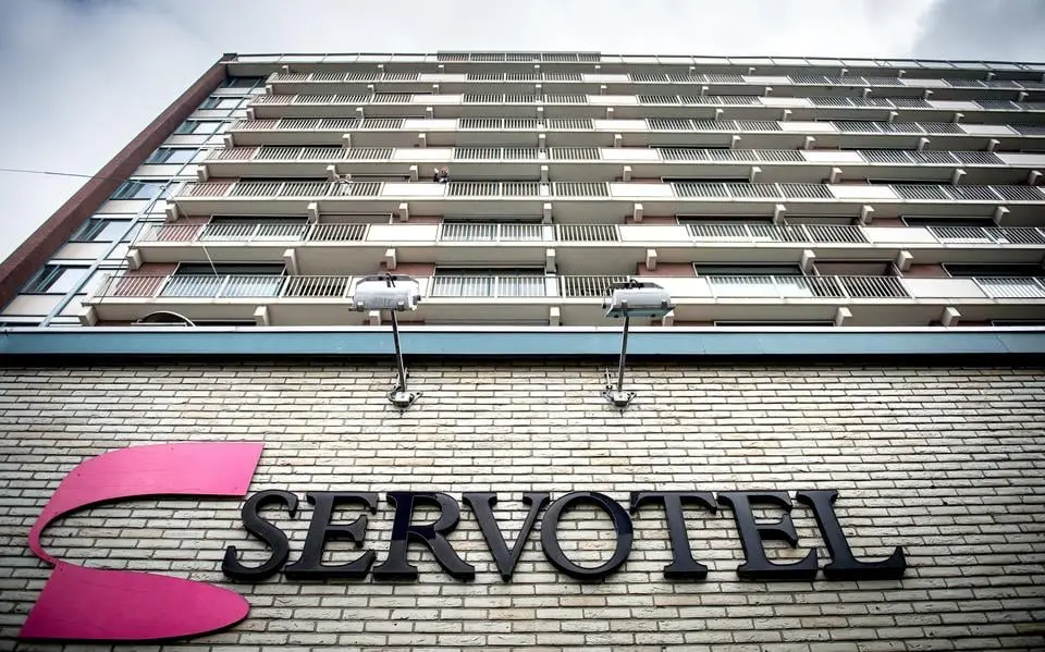 Verdachte (42) brand Servotel Drachten: ‘Ik heb iets vreselijk stoms gedaan meneer de rechter’
