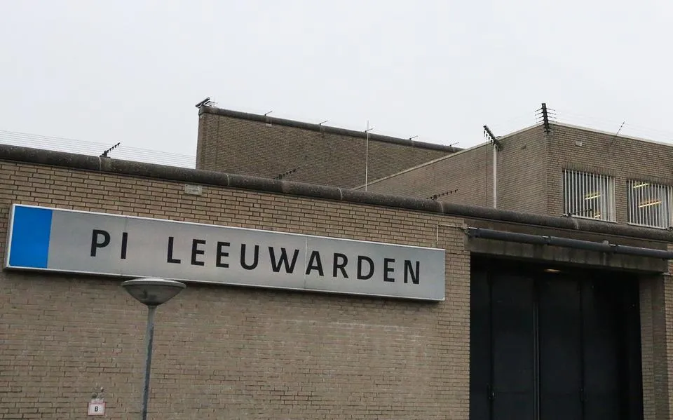 Man (45) krijgt celstraf voor hasjsmokkel in gevangenis Leeuwarden en vrijspraak voor diefstal koper