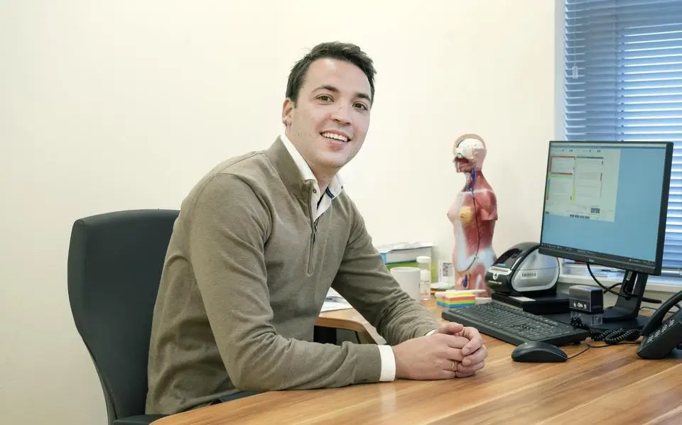 Huisarts Bauke de Jong uit De Westereen neemt twee praktijken in Leeuwarden over