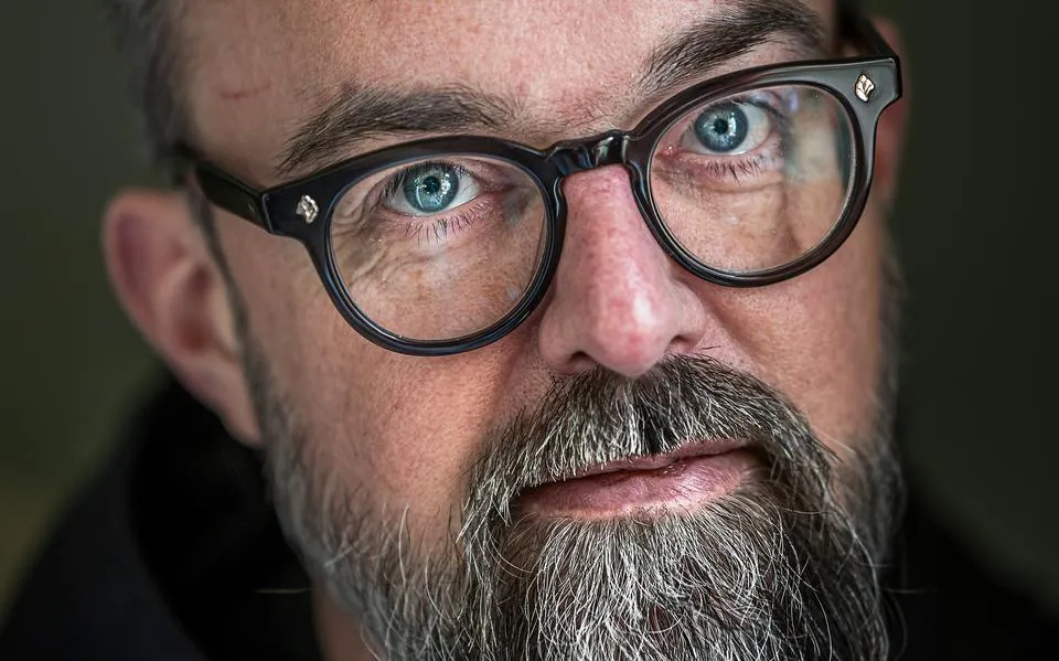 Pater Hugo (49) schiet in Warfhuizen gaten naar het licht: 'Pasen gaat over het overwinnen van de wezenloosheid'