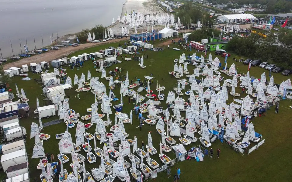 Dutch Youth Regatta met honderden zeilers verruilt Workum voor Zeeland