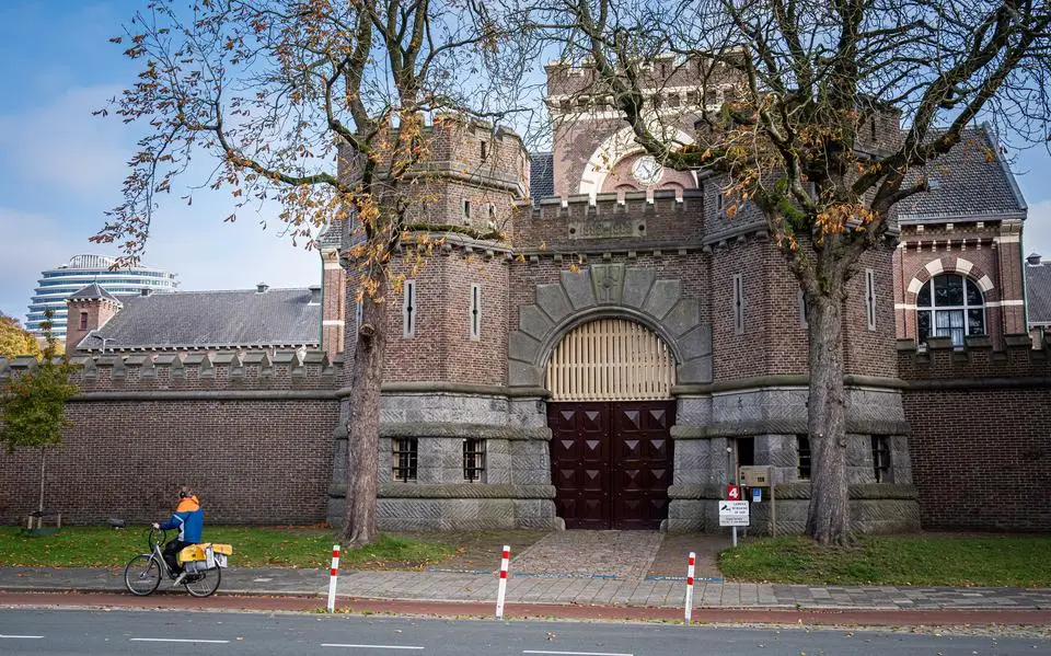 Speciaal team landelijke recherche zoekt naar tbs’er (45) die vermist is uit Van Mesdagkliniek in Groningen