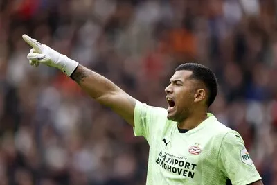 PSV komt er niet uit met Benitez en is inmiddels op zoek naar een nieuwe goalie