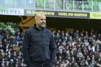 Bosz mist twee man, kent vier twijfelgevallen en drukt zijn spelers iets op het hart voor het treffen van PSV met Almere City