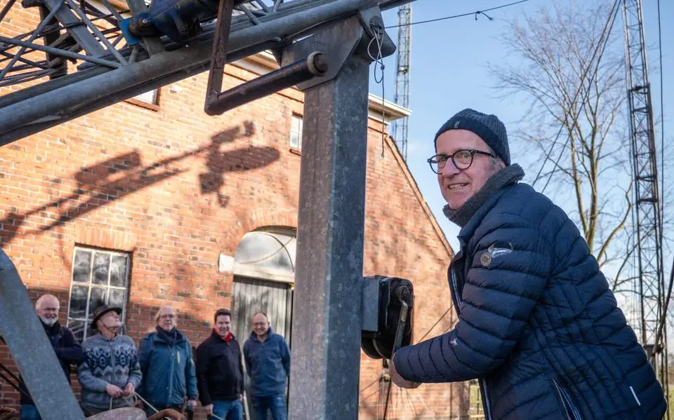 Gerard Noordhoff (77) uit Rottum is zendamateur en doet mee aan wedstrijden: ‘Ik ben dan weer dat jongetje van 10, het blijft magisch’