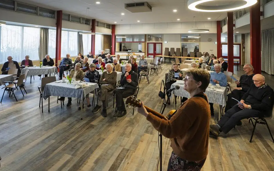 Kristlik Fryske Folksbibleteek gaat niet langer ‘fleurich berch-op’. Na 90 jaar is het doek gevallen