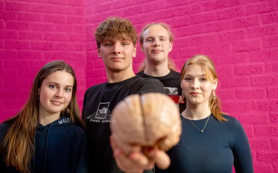 Myrthe, Roos, Rolf en Niels versimpelden een moeilijke boodschap over kanker met een verrassend filmpje
