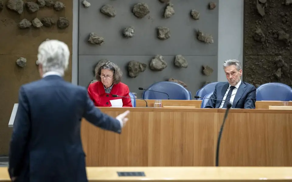 Schoof kan ons aan beter kabinet helpen door ontslag te nemen | opinie