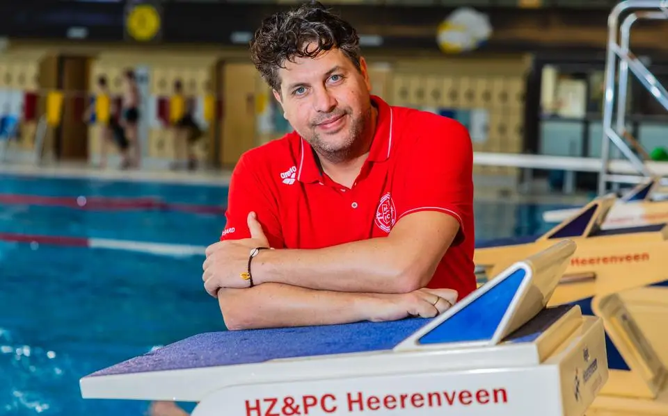 Trainer Richard Koehoorn (45) is drijvende kracht achter zwemsucces in Heerenveen. ‘Ik huil soms van geluk’