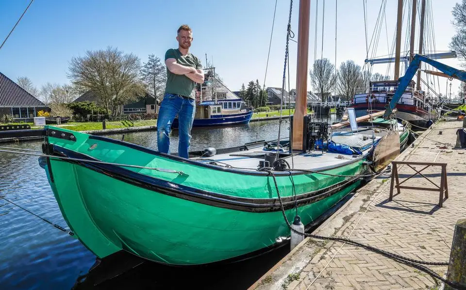 Na de doop mag een nieuw topskûtsje zich bewijzen. Schipper Jilles (35): ‘In machtich skip’