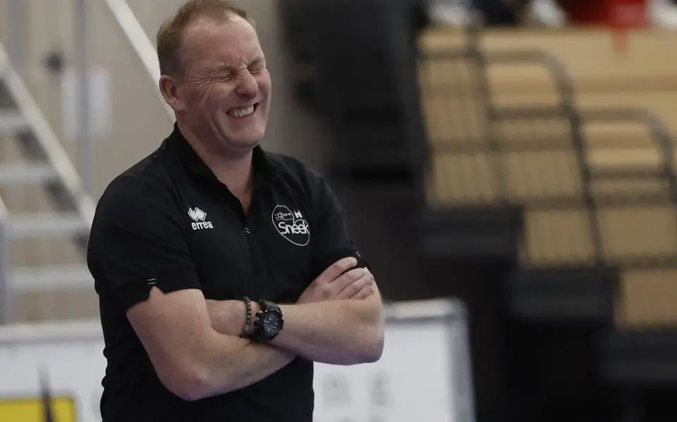 Geschiedenis herhaalt zich in Sneek: volleybalteam valt uiteen. ‘Het is een bizar en stom einde van iets moois’
