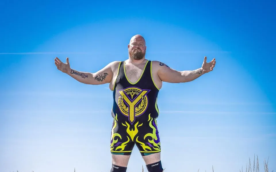 Showworstelaar Yme (39) uit Lemmer vecht dit weekend voor thuispubliek. ‘Mensen slopen? Altijd leuk’