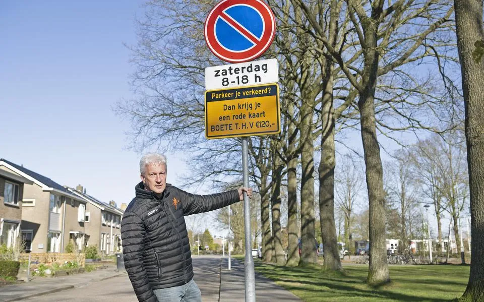 VV Kollum boos over dubbele parkeercontrole: ‘Is dit no de feriening even werompakke?’