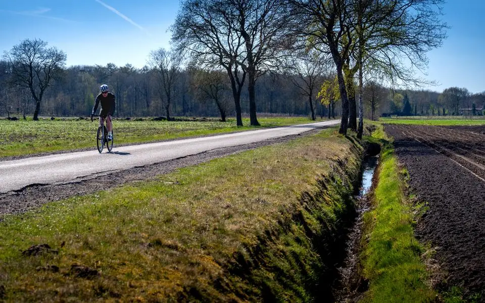 Brandgevaar en verzilte landbouwgrond: droogte zorgt nu al voor grote problemen, en van neerslag voorlopig geen sprake