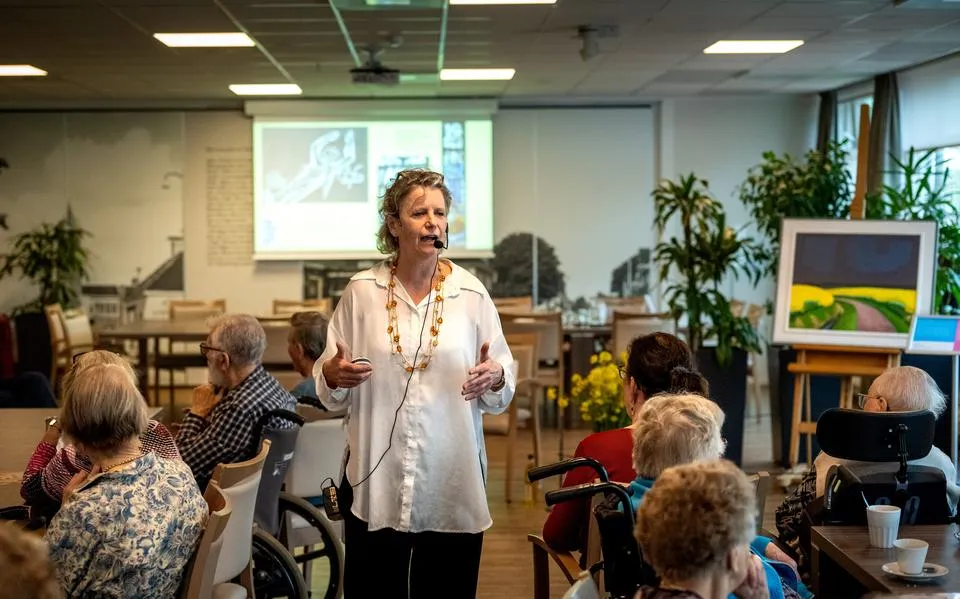 Fries Museum op pad met schilderij Jentsje Popma: ‘Wij komen speciaal bij u thuis op bezoek’