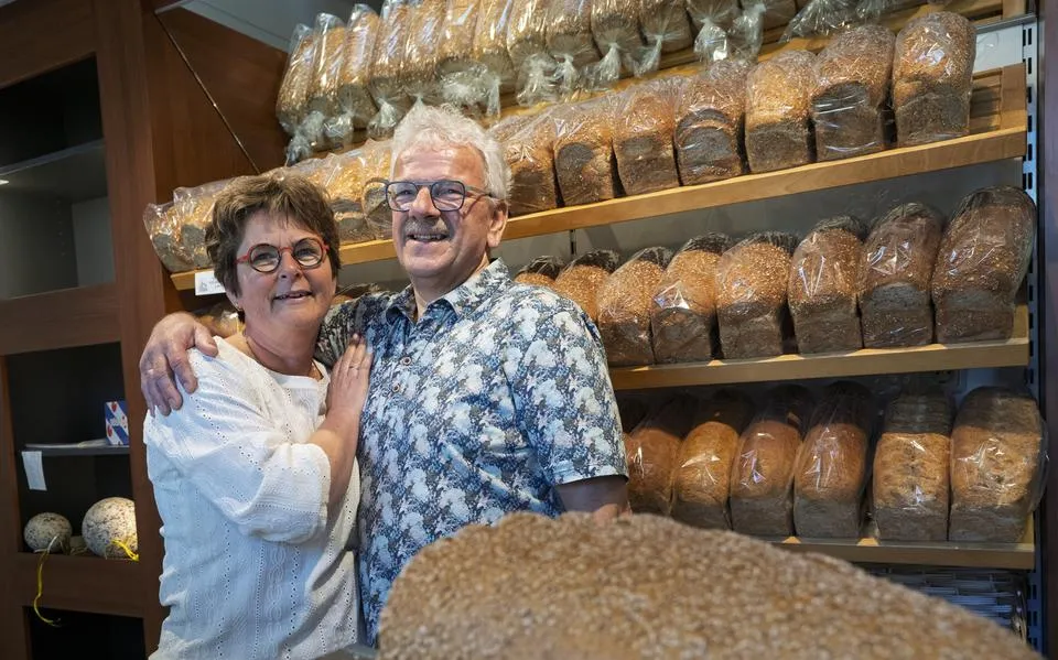 Inwoners Tzum bedanken laatste dorpsbakker Johannes (60): ‘It hat moai west’