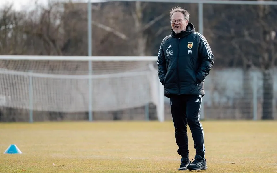Henk de Jong overweldigd door overvloed aan reacties op langer aanblijven bij SC Cambuur, maar er zijn ook zorgen