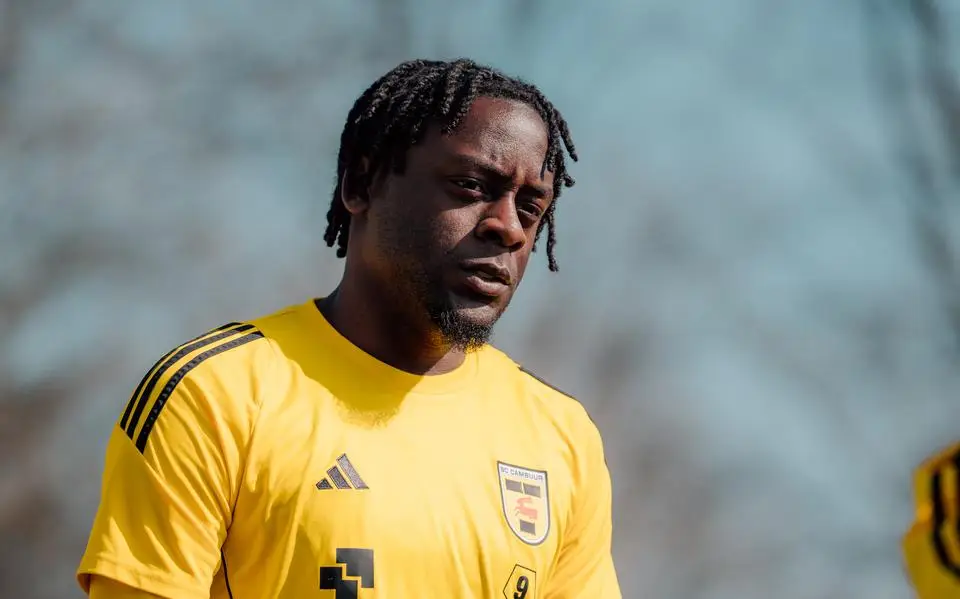 Henk de Jong hakt ‘lastige’ knoop door: Jonathan Afolabi komt dit seizoen niet meer in actie voor SC Cambuur