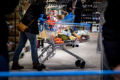 ‘Overheid, neem de tarieven voor brandstof, boodschappen en energie in goedkopere Europese landen maar eens over’