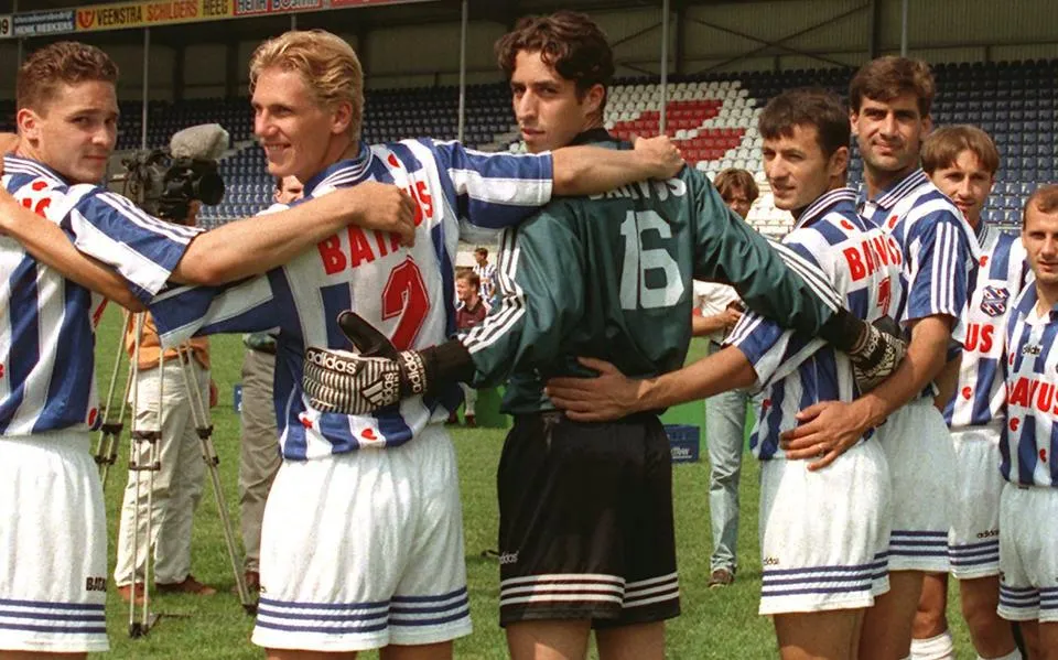 Khalid Sinouh kwam als een van de eerste Marokkaanse voetbalprofs bij SC Heerenveen: ‘Onze manier van denken en mentaliteit was totaal anders’