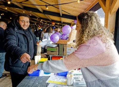Nieuw programma ondersteunt jonge migranten: Van taalles tot baankansen op het Kwikfest