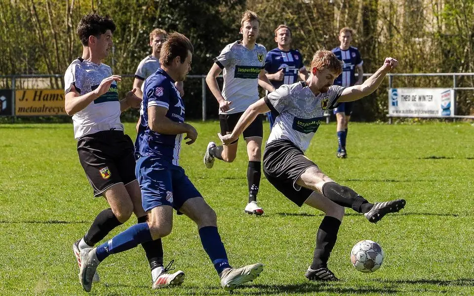 Ouwe Syl is de eerste kampioen van Friesland, machtsovernames en koplopers die maar net het vege lijf redden