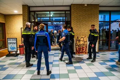 Best schrikt van escalatie azc-avond: ‘Schandalig’ en ‘Dit past niet bij Best’