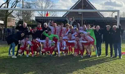 De spanning stijgt: wie pakt de prijzen in het amateurvoetbal? Bekijk hier het programma