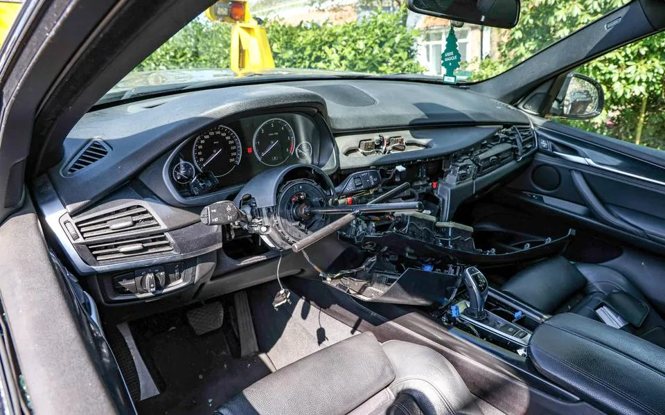 Twee Litouwers opgepakt in Leeuwarden voor inbraak in BMW. Politie onderzoekt verband met inbraakgolf