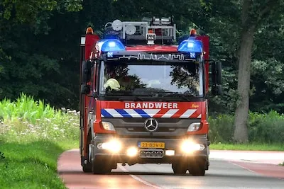 Brand in Eindhovense woning, slachtoffer naar buiten gebracht