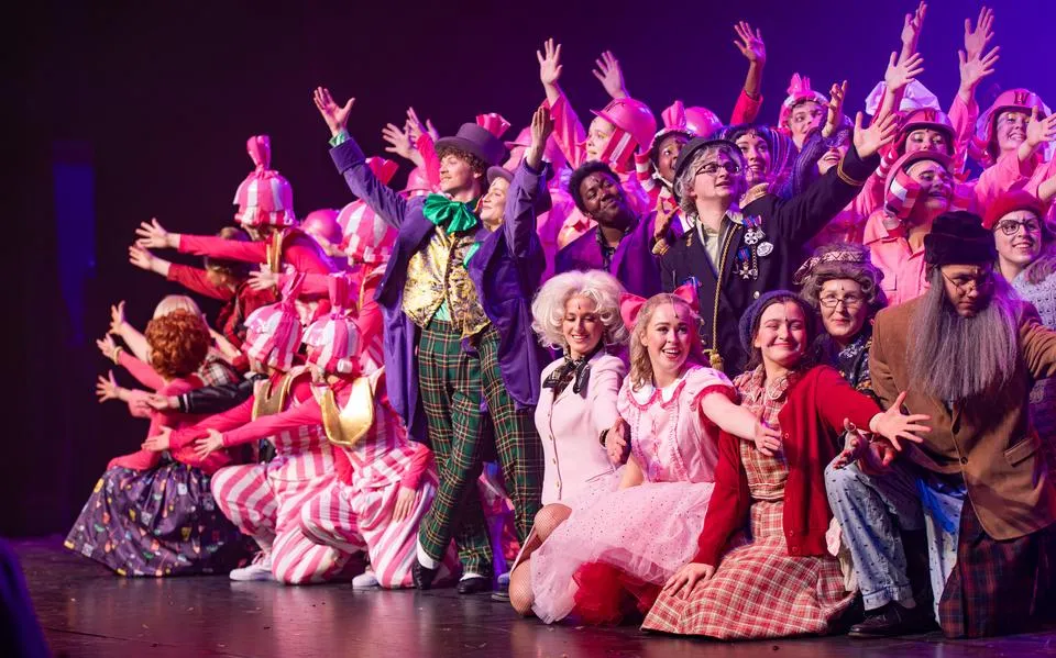 ‘Charlie’ van musicalopleiding MUZT in Sneek is een droomwereld voor spelers en publiek. ‘We mogen helemaal los gaan op toneel’