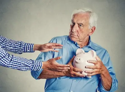 Dit zijn de signalen dat een mantelzorger mogelijk geld afhandig maakt van kwetsbaar persoon