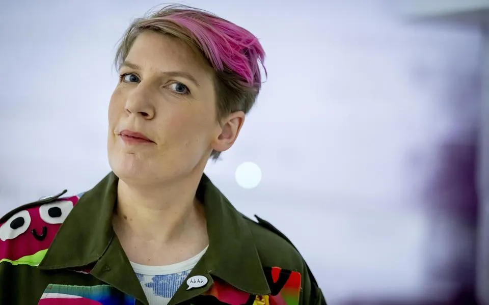 De nieuwe nationale brombeer is bekend. Maarten geeft de pijp aan Paulien