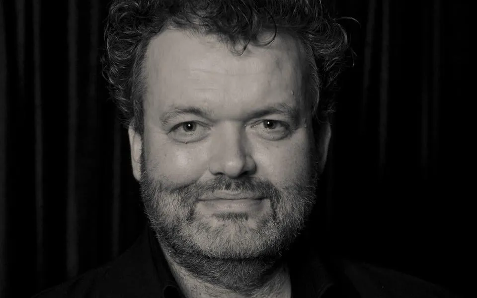 Daniël Lohues (54) maakte ‘per ongeluk’ een nieuw album: ‘Ik moet zorgen dat die muziek eruit komt, anders word ik gek’