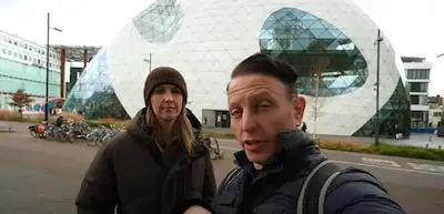 Bekende Amerikaanse reisvloggers bezoeken Eindhoven: ‘Is er één reden om naar deze stad te gaan?’