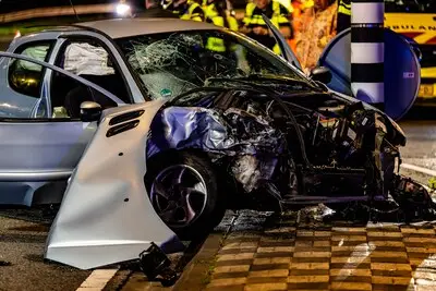 Drie gewonden na ernstige aanrijding in Tilburg, hulpdiensten rukken massaal uit
