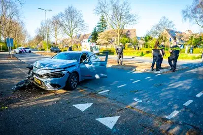 Automobilist ernstig gewond na eenzijdig ongeval, traumahelikopter opgeroepen