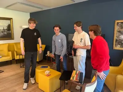 Eindhovense jaarclub laat zich van andere kant zien met bingomiddag: ‘Nu heb je de mogelijkheid om iets terug te doen’