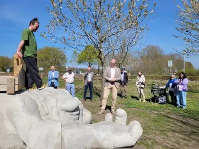 Kunstenaar verwerkt verschillende volksverhalen in nieuw kunstwerk