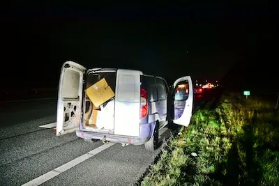 Politie vindt boot in busje bij Eersel, passagier beweert te hebben betaald voor illegale overtocht naar Engeland
