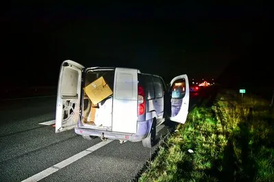 Politie vindt bootje in bestelbus bij Eersel, passagier beweert te hebben betaald voor illegale overtocht naar Engeland