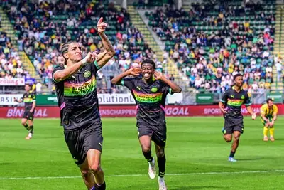 Jong PSV krijgt na makkelijk gegeven pingel tóch klop in Den Haag