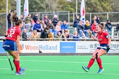 ‘Het is niet normaal’, het gaat een avond worden die de speelsters van HC Tilburg nooit meer vergeten